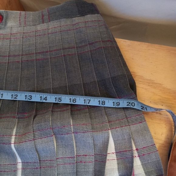 Pleated/Reversible Skirt - Picture 9 of 9